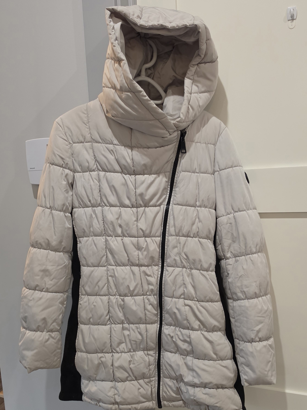 Calvin Klein Cream Quilted Hooded Puffer Jacket with Black Side Panels